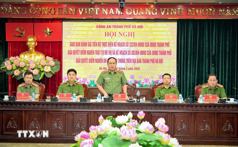 Trung tướng Nguyễn Thanh Tùng chỉ rõ: Bức tranh trật tự đô thị không thể sáng lên nếu các cấp chính quyền chỉ "khoán trắng" cho lực lượng Công an. (Ảnh: Trung Mạnh/TTXVN)