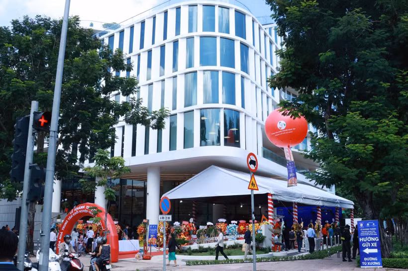 Tòa nhà Trung tâm Khởi nghiệp sáng tạo Thành phố Hồ Chí Minh (SIHUB) có quy mô gần 17.000m2, vận hành theo mô hình hợp tác công- tư. (Ảnh: Thu Hoài/TXVN)