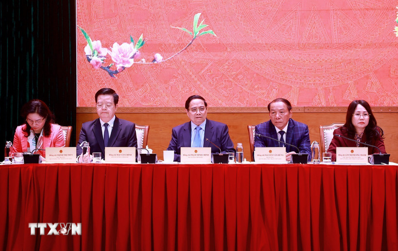 Thủ tướng Phạm Minh Chính làm việc với Bộ Văn hóa, Thể thao và Du lịch. (Ảnh: Dương Giang/TTXVN)