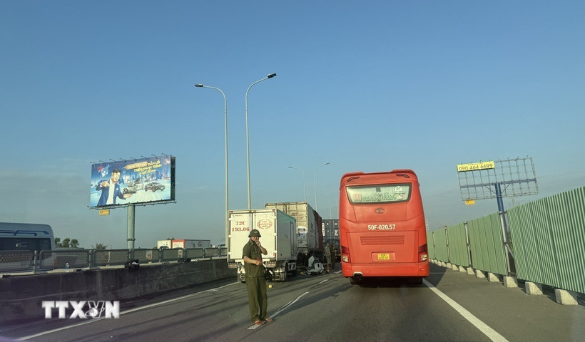 Hiện trường vụ tai nạn liên hoàn trên cao tốc Thành phố Hồ Chí Minh-Long Thành-Dầu Giây sáng 4/2/2026. (Ảnh: Hồng Đạt/TTXVN)