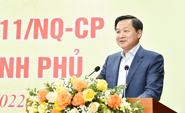 Phó Thủ tướng Chính phủ Lê Minh Khái phát biểu chỉ đạo tại Hội nghị. (Nguồn: Ngân hàng Chính sách xã hội) Tránh cơ chế xin-cho khi triển khai Chương trình phục hồi kinh tế ảnh 1