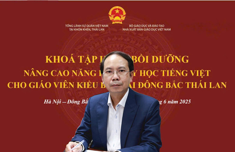 Phó Tổng Biên tập Nhà xuất bản Giáo dục Việt Nam tại Khoá Tập huấn bồi dưỡng, nâng cao năng lực dạy học tiếng Việt cho giáo viên kiểu bào tại Đông Bắc Thái Lan. (Ảnh: Khánh Ly/Vietnam+)