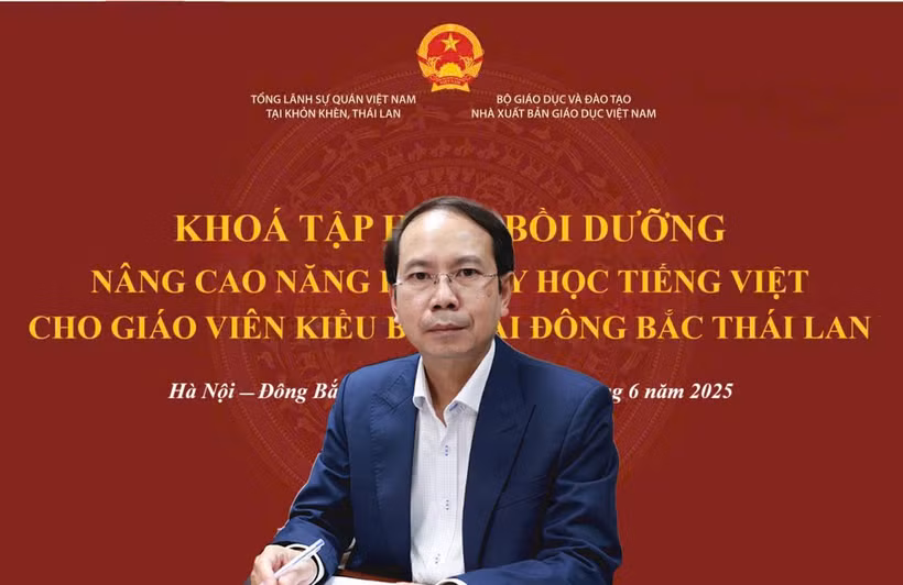 Phó Tổng Biên tập Nhà xuất bản Giáo dục Việt Nam tại Khoá Tập huấn bồi dưỡng, nâng cao năng lực dạy học tiếng Việt cho giáo viên kiểu bào tại Đông Bắc Thái Lan. (Ảnh: Khánh Ly/Vietnam+)