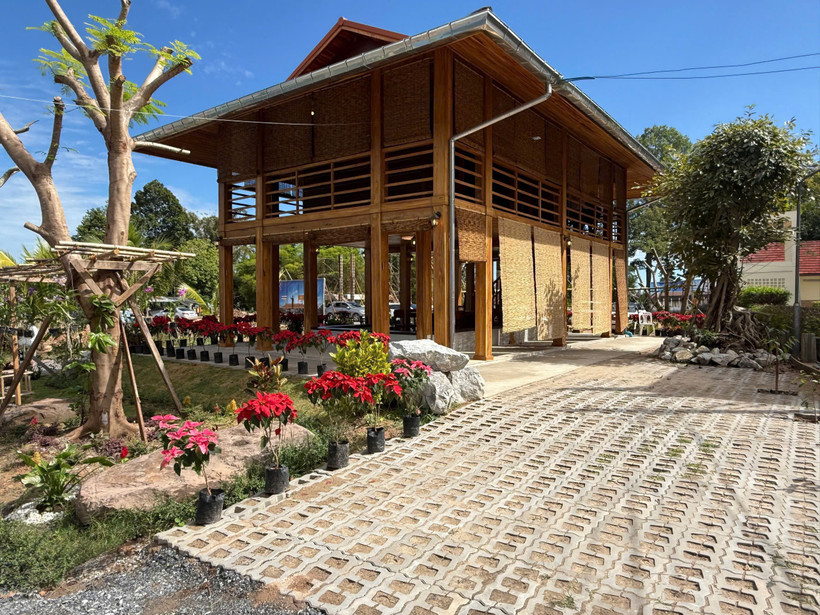 Toàn cảnh Nhà sàn Bác Hồ tại Khu di tích Chủ tịch Hồ Chí Minh, tỉnh Udon Thani, Thái Lan. (Ảnh: PV/Vietnam+)