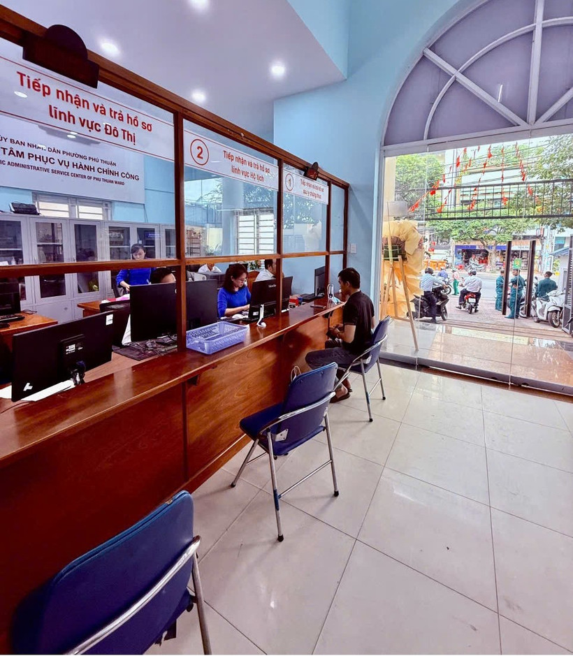 Các phường thành phố Hồ Chí Minh sẵn sàng tiếp dân trong ngày đầu tiên thực hiện mô hình chính quyền 2 cấp. (Ảnh: Khánh Ly/Vietnam+)