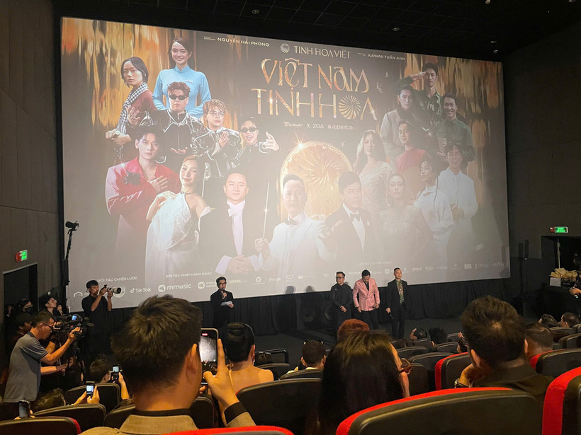 Buổi ra mắt MV tại Thành phố Hồ Chí Minh thu hút đông đảo khán giả, người hâm mộ và nhiều đơn vị báo, đài cả nước. (Ảnh: PV/Vietnam+)