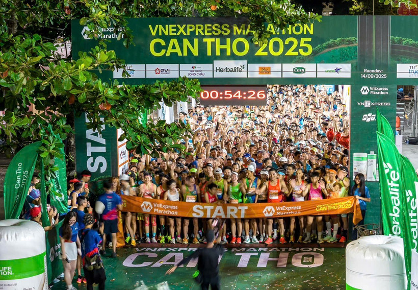 Giải chạy VnExpress Marathon Cần Thơ 2025 thu hút hơn 9.000 vận động viên tham dự. (Ảnh: PV/Vietnam+)