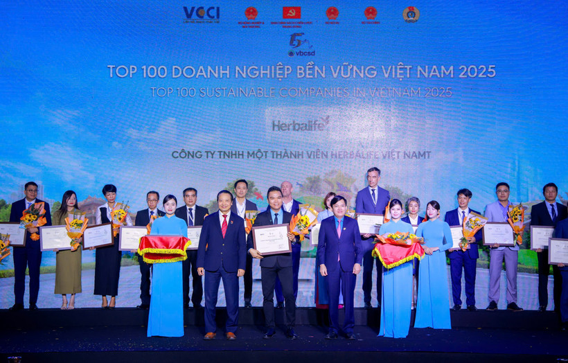 Herbalife được vinh danh tại Top 100 doanh nghiệp bền vững Việt Nam 2025. (Ảnh: PV/Vietnam+)