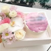 Set quà tặng bánh, trà đi kèm với hoa tươi đang vô cùng hút khách dịp lễ 20/10. (Ảnh: NVCC)