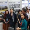 Các doanh nghiệp môi trường đến từ Busan đã giới thiệu tới đại biểu, khách tham quan triển lãm những sản phẩm hiện đại, tiên tiến của mình. (Ảnh: Minh Hiếu/Vietnam+)