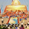 Lễ thượng cờ “Thống nhất non sông” tại Kỳ đài ở khu Di tích Quốc gia Đặc biệt Đôi bờ Hiền Lương-Bến Hải ngày 30/4 năm nay. (Ảnh: Nguyên Linh/TTXVN)