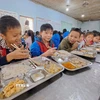 Những bữa cơm nóng cho học sinh ở Trường Phổ thông Dân tộc bán trú Tiểu học&Trung học Cơ sở Xín Chải, huyện Vị Xuyên, tỉnh Hà Giang. (Ảnh: Đức Thọ/TTXVN)