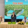 Phó Giám đốc Sở VHTT&DL tỉnh Bến Tre Nguyễn Thị Ngọc Dung phát biểu tại tọa đàm. (Ảnh: Huỳnh Phúc Hậu/TTXVN)