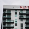 Biển "Cho thuê" tại một tòa nhà ở Miami, Florida, Mỹ. (Ảnh: AFP/TTXVN)