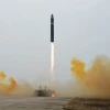Một vụ phóng thử tên lửa đạn đạo liên lục địa Hwasong-15 của Triều Tiên ngày 18/2/2023. (Ảnh: YONHAP/TTXVN)