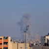 Khói bốc lên sau cuộc không kích của Israel xuống Dải Gaza ngày 15/12/2023. (Ảnh: THX/TTXVN)