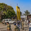 Cảnh sát được triển khai bên ngoài nhà máy sản xuất thuốc nổ ở Nagpur, bang Maharashtra, miền Trung Ấn Độ sau vụ nổ ngày 17/12/2023. (Ảnh: ANI/TTXVN)