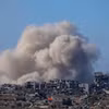 Khói bốc lên sau cuộc không kích của Israel xuống Dải Gaza ngày 16/12/2023. (Ảnh: AFP/TTXVN)