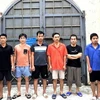 8 đối tượng trong đường dây cá độ bóng đá liên tỉnh bị bắt giữ.. (Ảnh: Báo Hà Tĩnh)