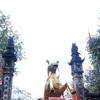 Dâng tiến lễ vật ở Hội Gióng đền Sóc
