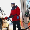 Một trạm xăng tại tỉnh Giang Tô, Trung Quốc. (Ảnh: THX/TTXVN)