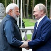 Thủ tướng Ấn Độ Narendra Modi (trái) và Tổng thống Nga Vladimir Putin tại cuộc gặp ở Moskva ngày 8/7. (Ảnh: ANI/TTXVN)