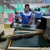 Công nhân làm việc tại nhà máy của Công ty TNHH Jia Hsin 100% vốn đầu tư của Đài Loan (Trung Quốc) ở Long An. (Ảnh: Minh Hưng/TTXVN)