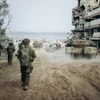 Binh sỹ Israel tiến hành chiến dịch quân sự tại Dải Gaza ngày 1/1/2024. (Ảnh: THX/TTXVN)
