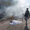 Thi thể nạn nhân trong một vụ bạo lực băng nhóm ở Pétionville, Port-au-Prince, Haiti, ngày 18/3. (Ảnh: AFP/TTXVN)