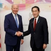 (Tư liệu) Tổng thống Mỹ Joe Biden (trái) và Thủ tướng Nhật Bản Fumio Kishida trong cuộc gặp ở thành phố Hiroshima ngày 18/5/2023. (Ảnh: AFP/TTXVN)