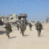 Binh sỹ Israel tham gia chiến dịch quân sự tại thành phố Khan Yunis, miền Nam Dải Gaza. (Ảnh: THX/TTXVN)