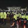 Cảnh sát được triển khai bên ngoài tòa nhà Quốc hội Hàn Quốc ở Seoul sáng 4/12. .(Ảnh: Kyodo/TTXVN)