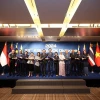 Trưởng SOM, Trưởng đoàn các nước ASEAN và Phó Tổng Thư ký ASEAN chụp ảnh chung. (Ảnh: TTXVN phát)