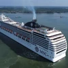 Tàu du lịch cỡ lớn. (Ảnh TTXVN phát)