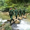 Cán bộ, chiến sỹ Đồn Biên phòng Hướng Lập tuần tra trên địa bàn. (Ảnh: Minh Đức/TTXVN)