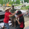 Tiếp nhận hàng cứu trợ của các tổ chức, cá nhân tại điểm tiếp nhận hàng cứu trợ huyện Bảo Yên, tỉnh Lào Cai. (Ảnh: Hồng Ninh/TTXVN)