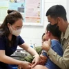 Tiêm huyết thanh kháng dại và vaccine phòng dại cho người dân. (Ảnh minh họa. Nguồn: TTXVN phát)