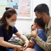 Tiêm huyết thanh kháng dại và vaccine phòng dại cho người dân. (Ảnh minh họa. Nguồn: TTXVN phát)