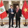 Chánh án Tòa án Tối cao Peru Javier Arévalo Vela đón Chủ tịch nước Lương Cường. (Ảnh: Lâm Khánh/TTXVN)
