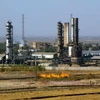 Trong ảnh: Một nhà máy lọc dầu ở Kirkuk, Iraq. Ảnh: AFP/TTXVN