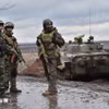 Binh sỹ quân đội Ukraine tại khu vực chiến sự ở ngoại ô thành phố Debaltseve, vùng Donetsk, miền Đông Ukraine. (Nguồn: AFP/TTXVN)