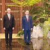 Tổng Bí thư, Chủ tịch nước Tô Lâm và Bí thư thứ nhất Đảng Cộng sản Cuba, Chủ tịch Cuba Miguel Diaz Canel Bermudez thực hiện nghi lễ chào cờ. (Ảnh: Lâm Khánh/TTXVN)