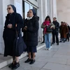 Cử tri Bồ Đào Nha đi bỏ phiếu. (Nguồn: Reuters)