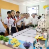 Bí thư Tỉnh ủy Bình Dương Nguyễn Văn Lợi động viên Đội tuyển Robocon tại Trường Trung học cơ sở Mỹ Phước, thành phố Bến Cát trước thềm chuyến đi thi tại Thổ Nhĩ Kỳ sắp tới. (Ảnh: Dương Chí Tưởng/TTXVN)