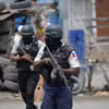 Cảnh sát tuần tra trên đường phố Port-au-Prince, Haiti. (Ảnh: AFP/TTXVN)