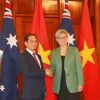 Phó Thủ tướng, Bộ trưởng Ngoại giao Bùi Thanh Sơn và Ngoại trưởng Australia Penny Wong trước Hội nghị. (Ảnh: Thanh Tú/TTXVN)