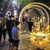 Không gian trưng bày từ tre với tạo hình hấp dẫn ven hồ Hoàn Kiếm tại Lễ hội Thiết kế Sáng tạo Hà Nội năm 2022. (Ảnh: Minh Anh/Vietnam+)