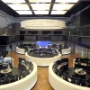 Giao dịch viên tại Sàn chứng khoán ở Frankfurt am Main, Đức. (Ảnh: AFP/TTXVN)