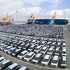 Hoạt động nhập khẩu ôtô qua cảng Hải Phòng. (Ảnh: Hoàng Ngọc/TTXVN)