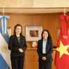 Đại sứ Việt Nam Ngô Minh Nguyệt và Bộ trưởng Ngoại giao Argentina Diana Mondino tại buổi làm việc. (Ảnh: Bộ Ngoại giao Argentina/TTXVN phát)